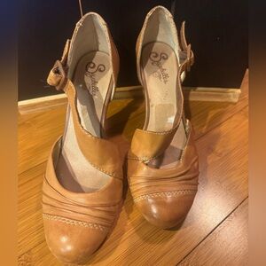 Seychelles Tan Leather Heels